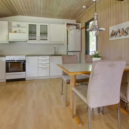 Three-bedroom Holiday In * Hals
