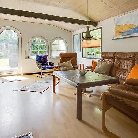 Three-bedroom Holiday In * Hals