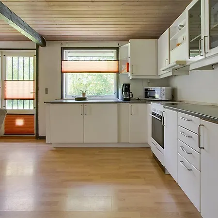 Three-bedroom Holiday In * Hals