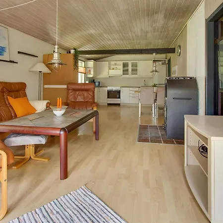 Hébergement de vacances Three-bedroom Holiday In *